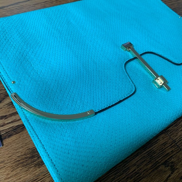 VC Oversized Clutch - Picture 3 of 6